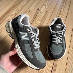 New Balance 2002R Dark Grey Light Blue Suede Running Shoes GC2002EA Mens 6.5 US